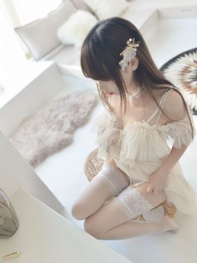 美女校花张开腿让我电影